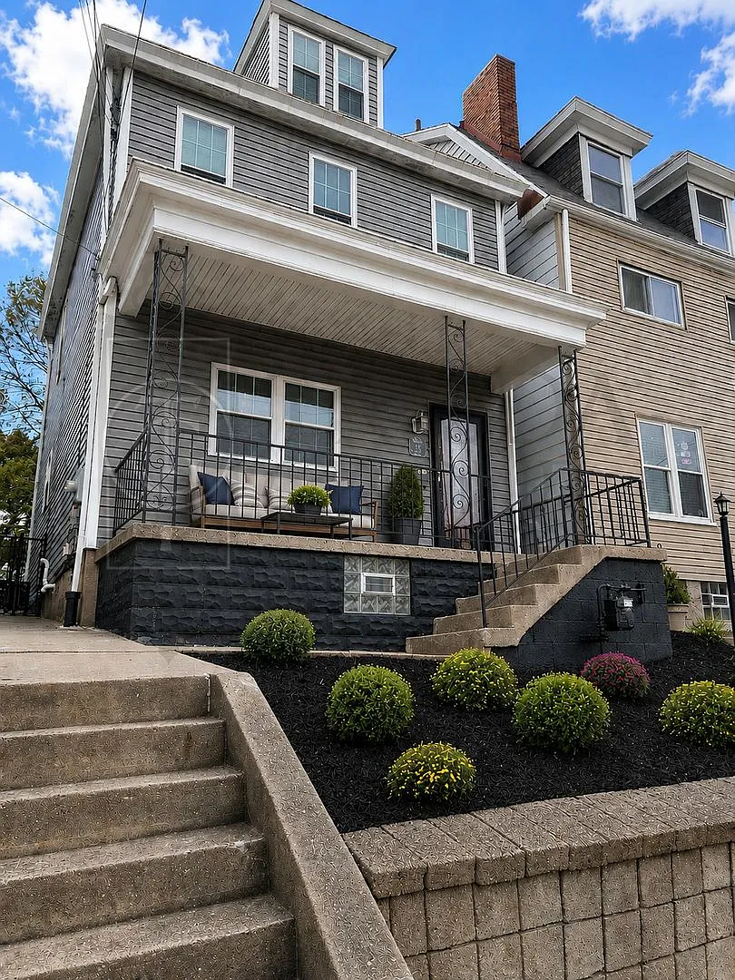 Avail Sept 1: Mt Washington Single Family Home W/ Fenced Yard, Off Street Parking, Ac, Laundry, D... — Photo 2