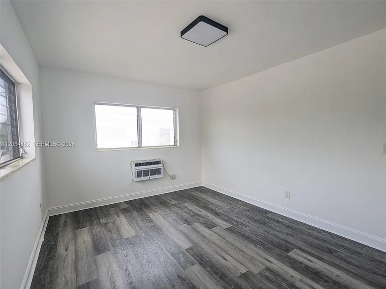 7805 Crespi Blvd #4 — Photo 10