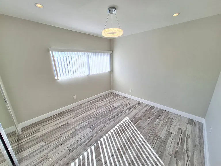 13611 Vanowen St #15 — Photo 20