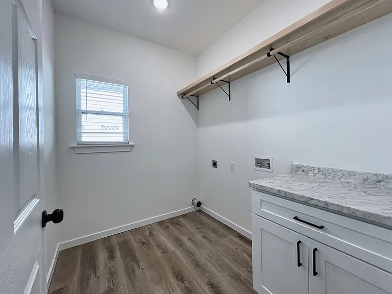 351 S Johnson St — Photo 13