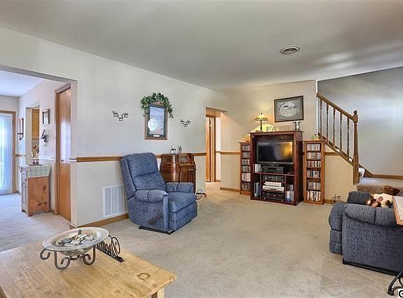 3rd image of 37 Southmont Dr