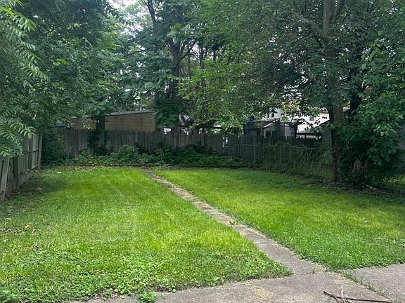 5th image of 326 McDonough St