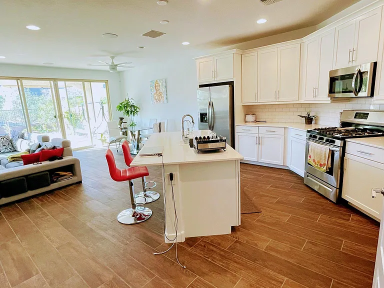 1547 W Corral Rd — Photo 2