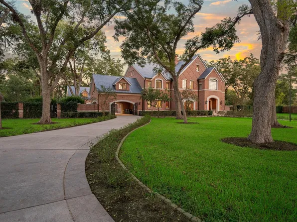 1802 Forest Gate Cir, Sugar Land, TX 77479
