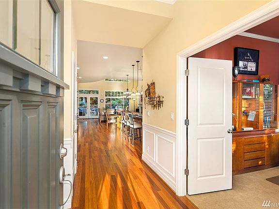 4th image of 2532 22nd Ave NE