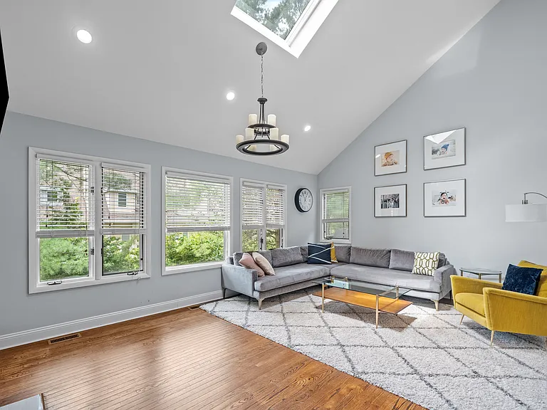 22 Pamrapo Ct W — Photo 3