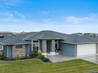 11443 S Steeplechase Dr, Kennewick, WA 99338