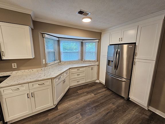 5th image of 216 Hedgewood Ct