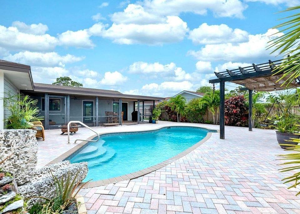 weekly pool service included