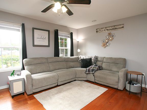4th image of 2853 Holiday Dr #7