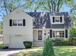 144 Stuyvesant Rd, Teaneck, NJ 07666