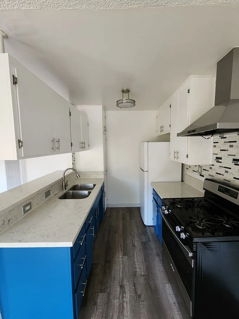 1576 Locust Apts LLC — Photo 4