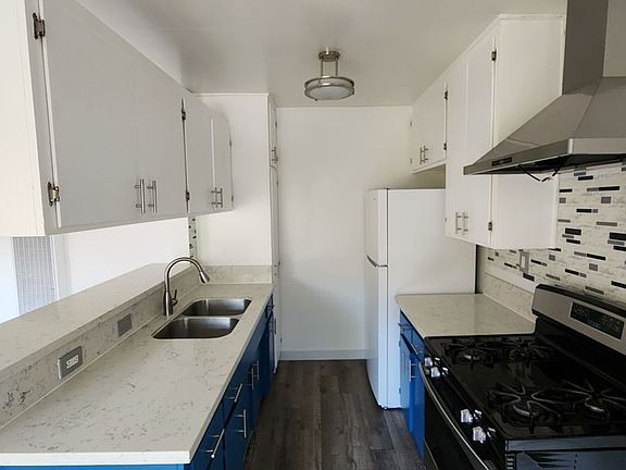 4th image of 1576 Locust Ave APT 204