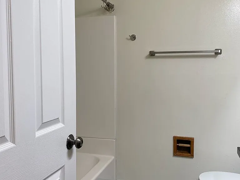 3423 Catalina Ave — Photo 9