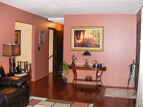 5th image of 10093 Sunny Ln