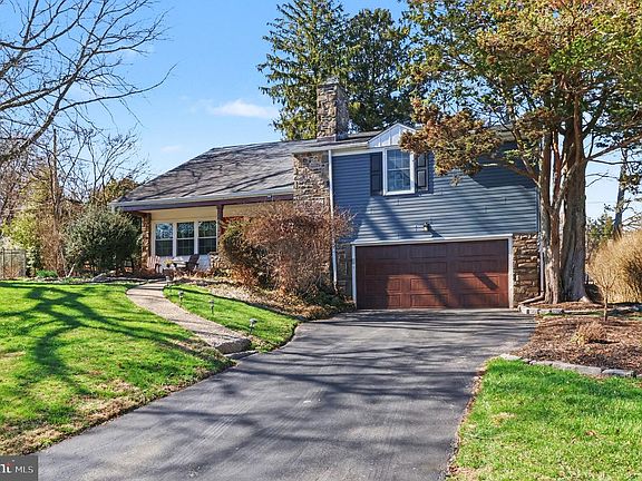 3rd image of 4017 Crescent Ave