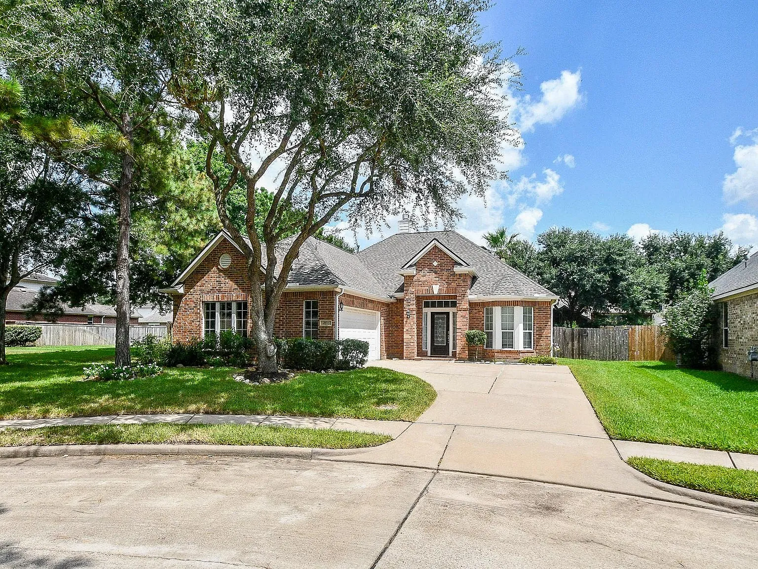 4 bed, 2.0 bath, 2247 sqft, $2,500 — Photo 3