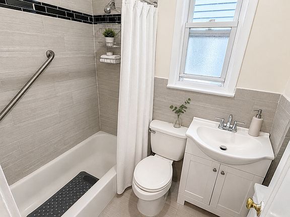 4th image of 123 W 22nd St #2