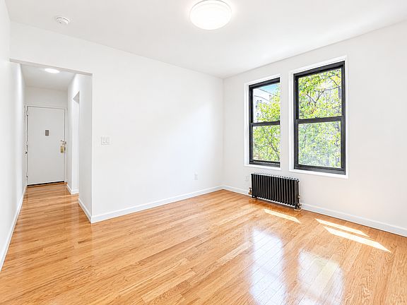 3rd image of 19 Christopher St APT 19