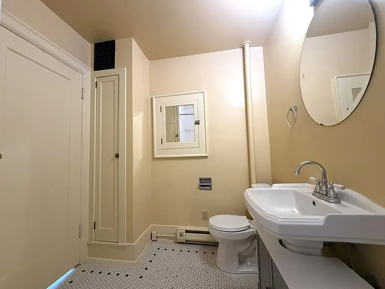 Belmont - 13 Unit — Photo 12