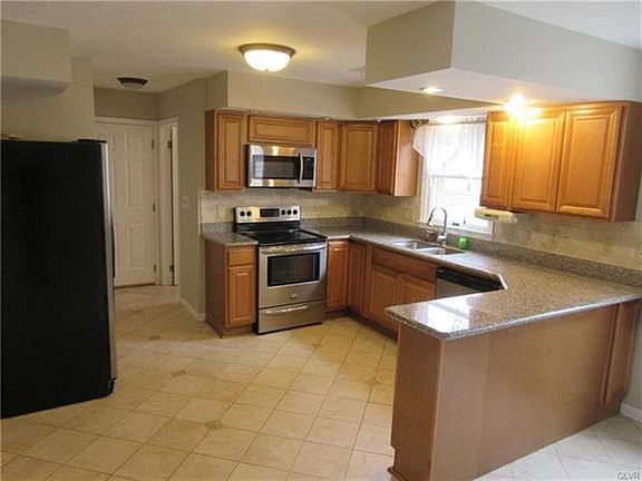 4th image of 3415 Shelton Ave