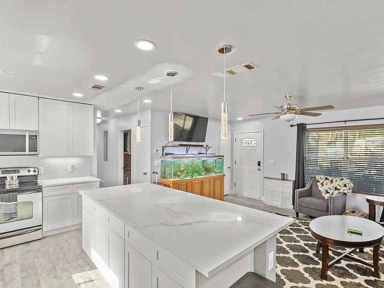 641 SW Orange Ave — Photo 7