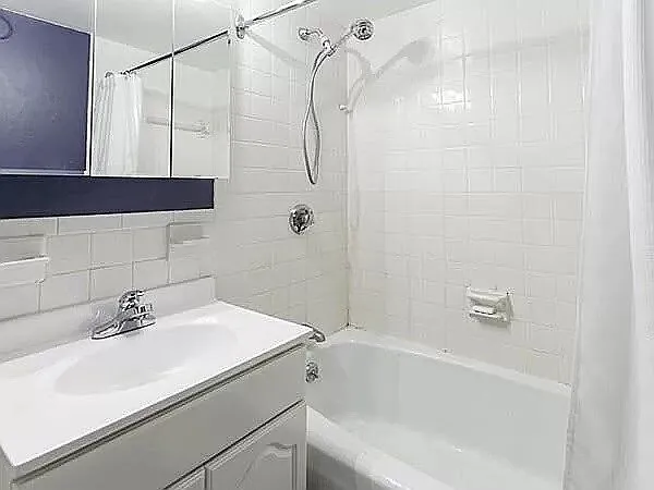 1025 Hancock St #1H — Photo 14