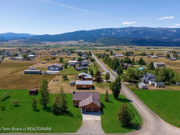725 Saddle Dr, Etna, WY 83118