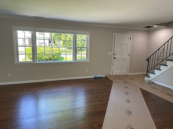 3rd image of 140 Millport Ave