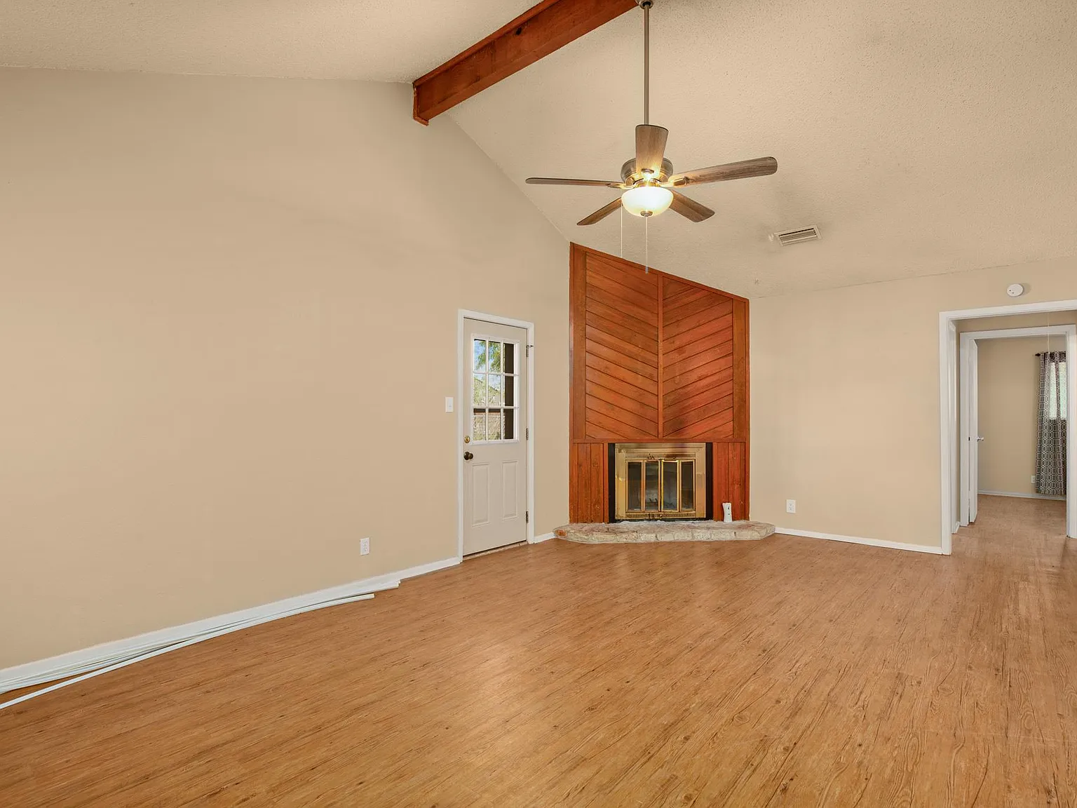 2 bed, 918 sqft, $1,200 — Photo 3