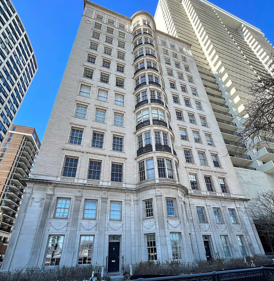 1200 N Lake Shore Dr APT 301 photo 1