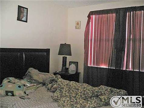 4th image of 724 Executive Center Dr APT 22