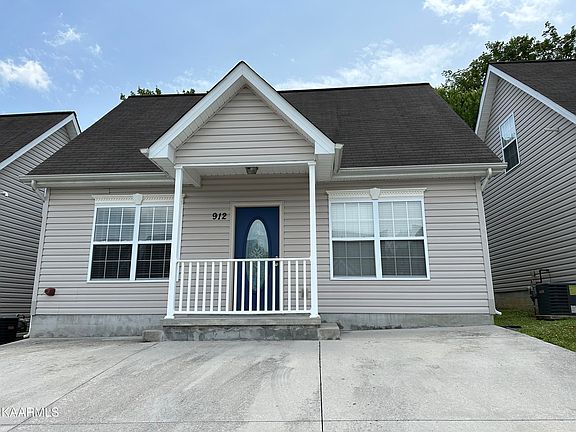3rd image of 912 Hazelbrook Way