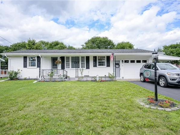 4 Royal Brook Ln, New York Mills, NY 13417