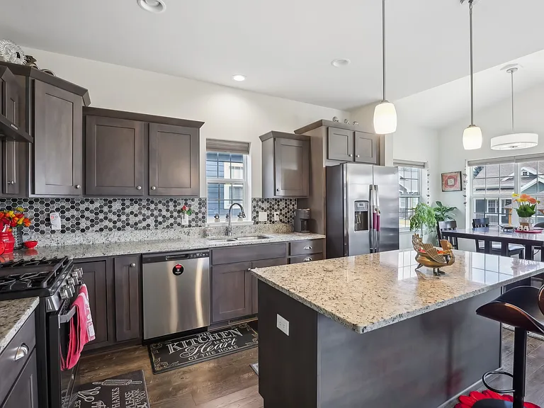 9924 Peach Leaf Ln — Photo 11