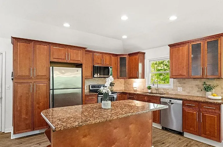 5801 Lindenwood Dr — Photo 15