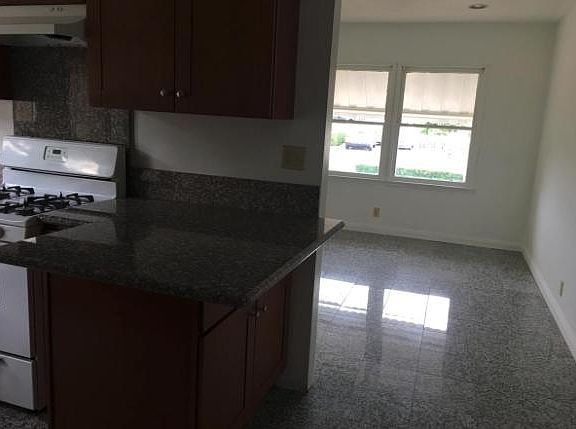 Kitchen to Living space walk way