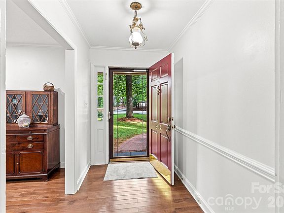 4th image of 604 Whittington Pl