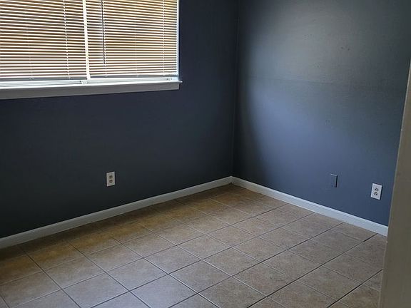 5th image of 304 E Carpenter St #2