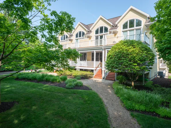 10571 Pinecone Trl, South Haven, MI 49090