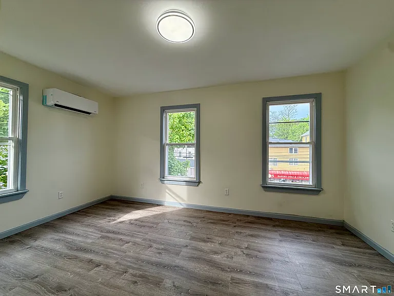 22 Hawthorne Ave — Photo 17