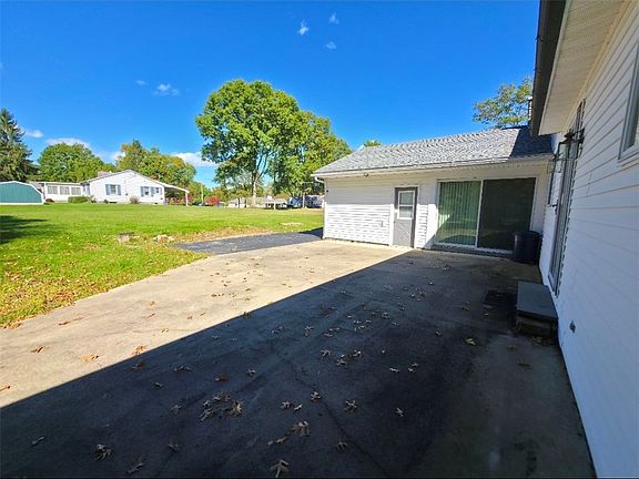3rd image of 607 Cornell Rd