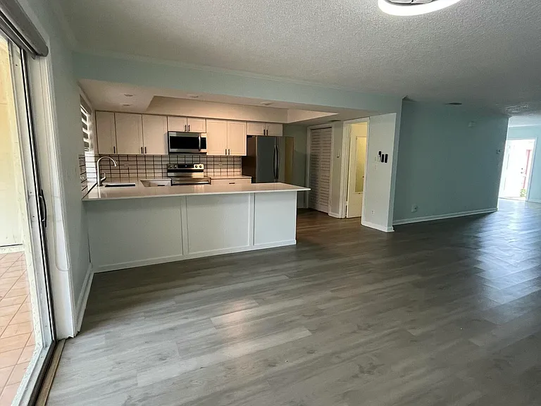 4305 Coral Springs Dr #2H — Photo 4