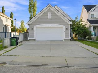1328 80th St SW, Edmonton, AB T6X 1H4