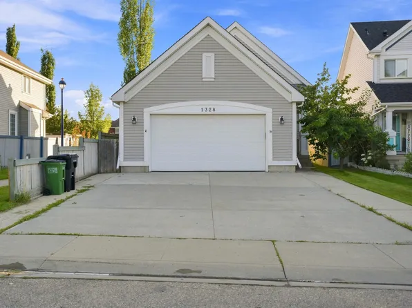 1328 80th St SW, Edmonton, AB T6X 1H4