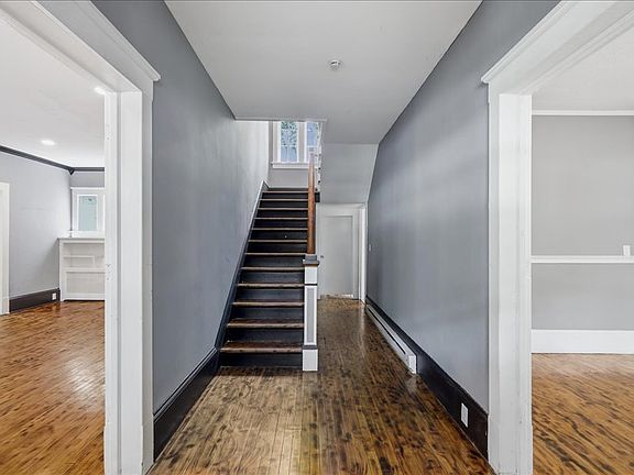 5th image of 128 S Green St