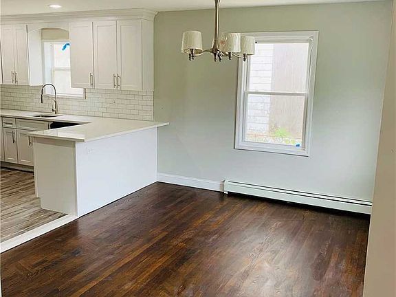 4th image of 28 Moore Ave