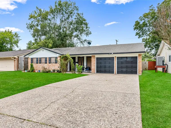 8823 Shadow Crest St, Houston, TX 77074
