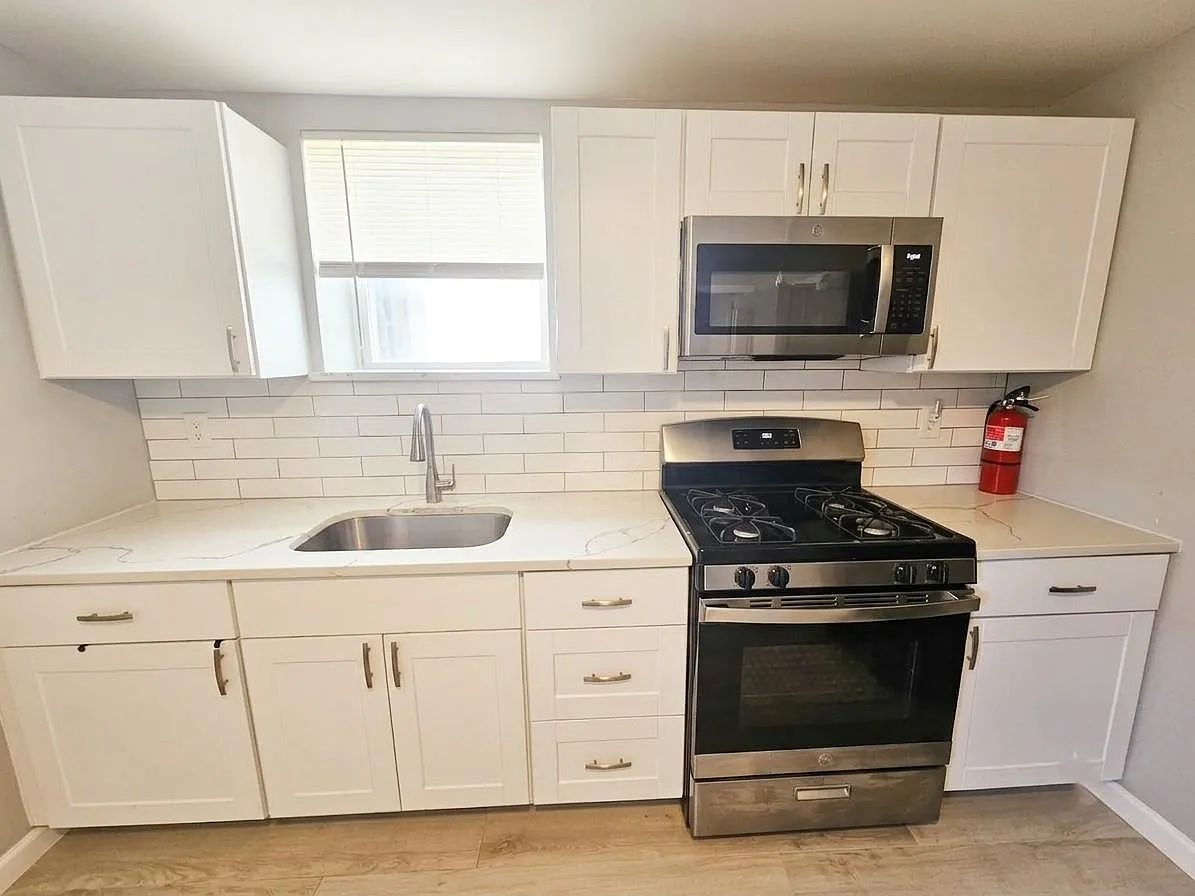 1 bed, 1.0 bath, $1,900 — Photo 3