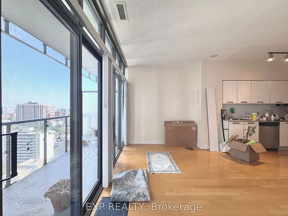 33 Charles St E #2001